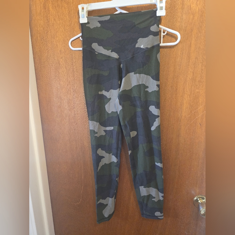 Aerie camo high rise leggings NWOT small
